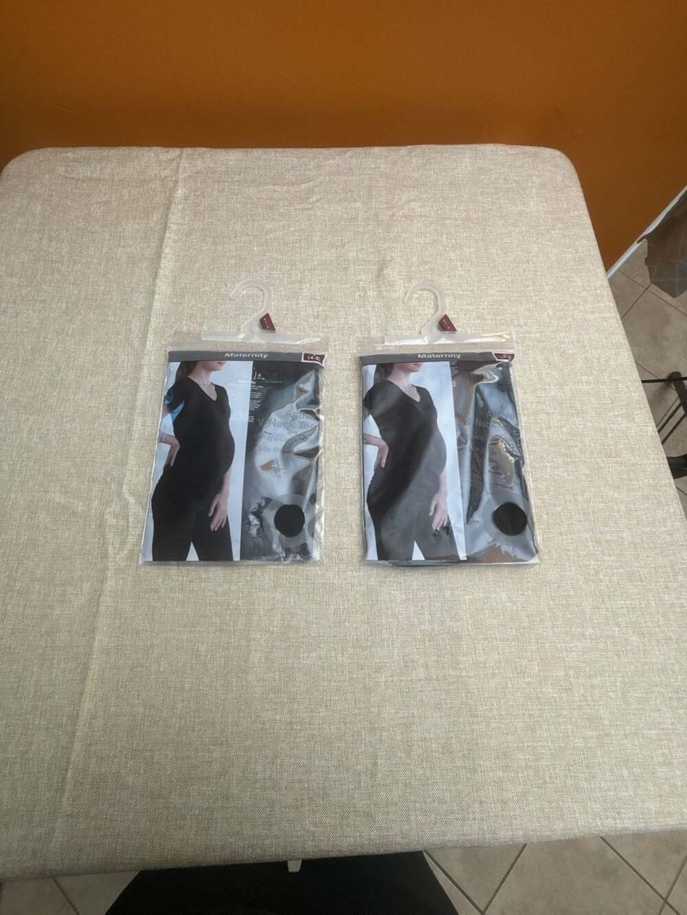 2 Time Tru Maternity Active V-Neck Tee Size S (4-6) Black